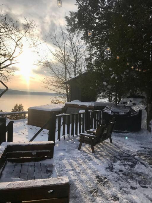 Om Chalet 2 Avec Spa Et Foyer Borde Du Fleuve Saint-Pierre-de-l'Ile-d'Orleans Экстерьер фото