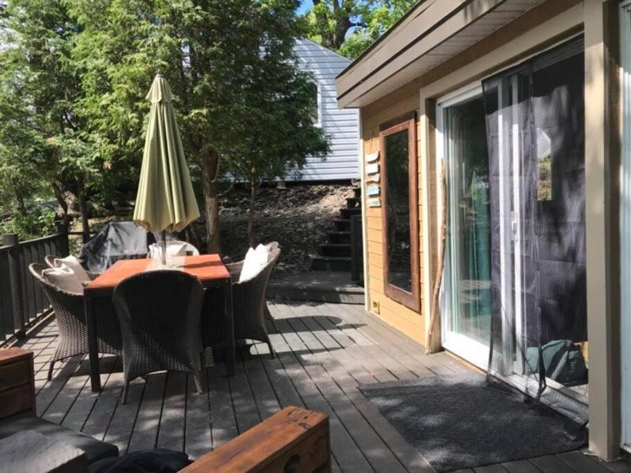 Om Chalet 2 Avec Spa Et Foyer Borde Du Fleuve Saint-Pierre-de-l'Ile-d'Orleans Экстерьер фото